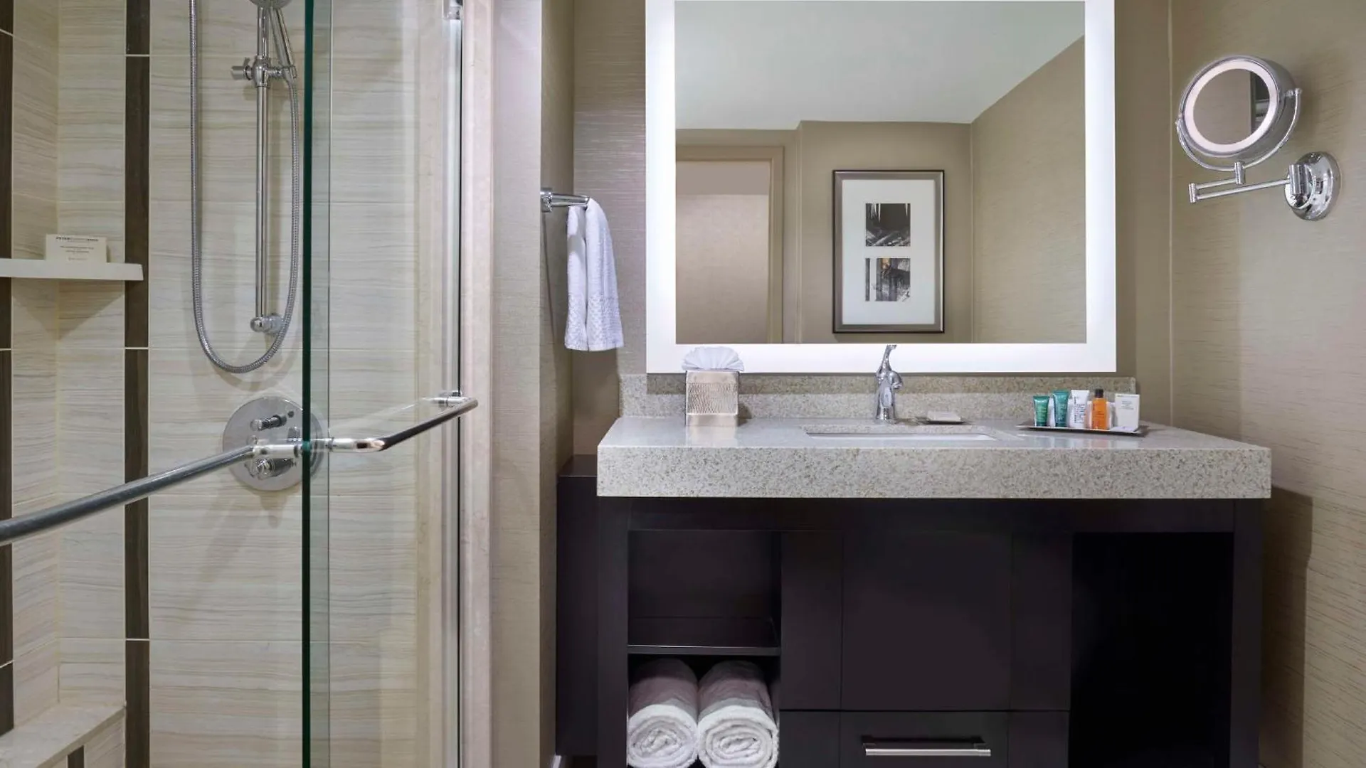 Hilton Toronto Hotel 4*,