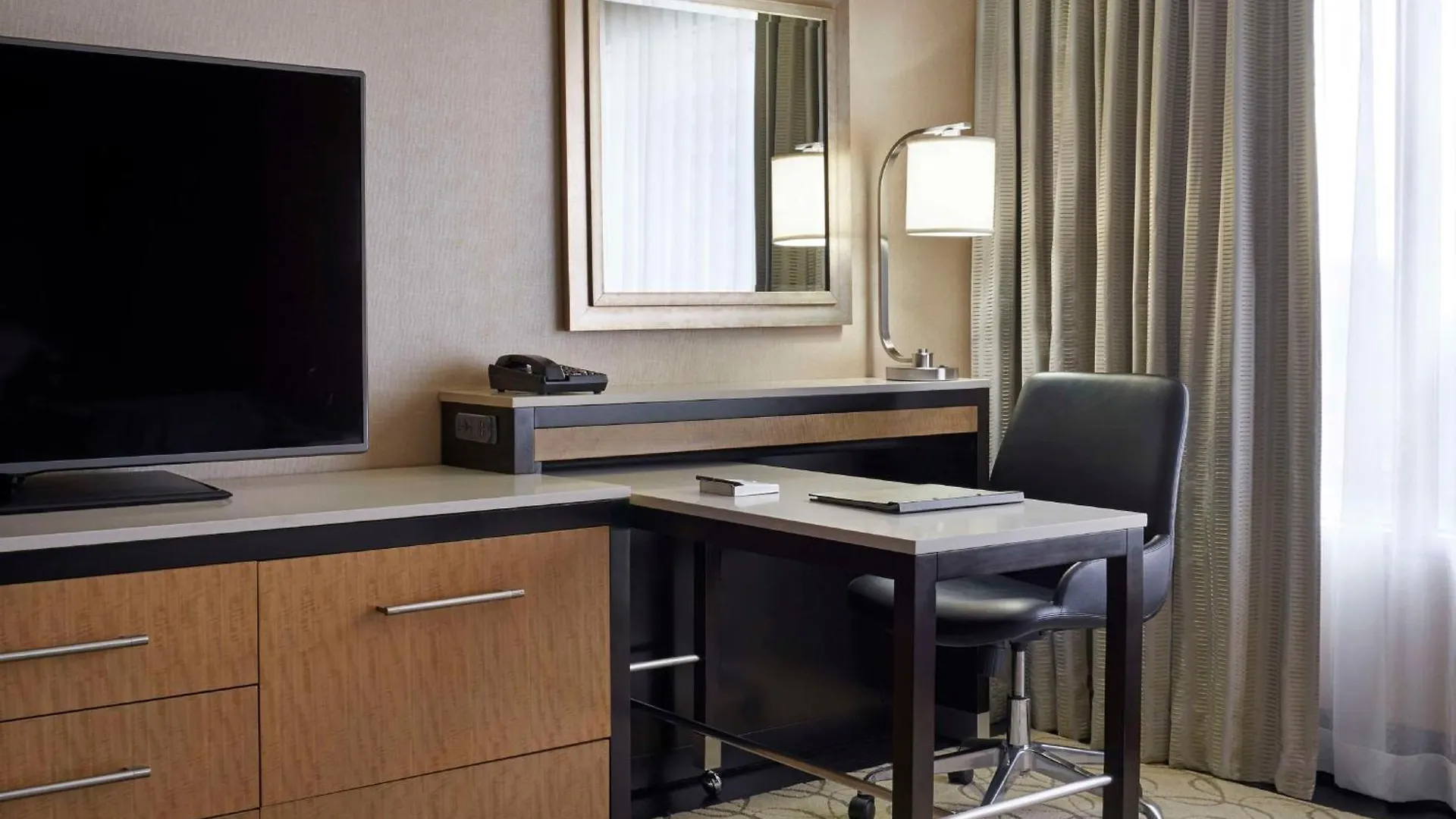 Hilton Toronto Hotel