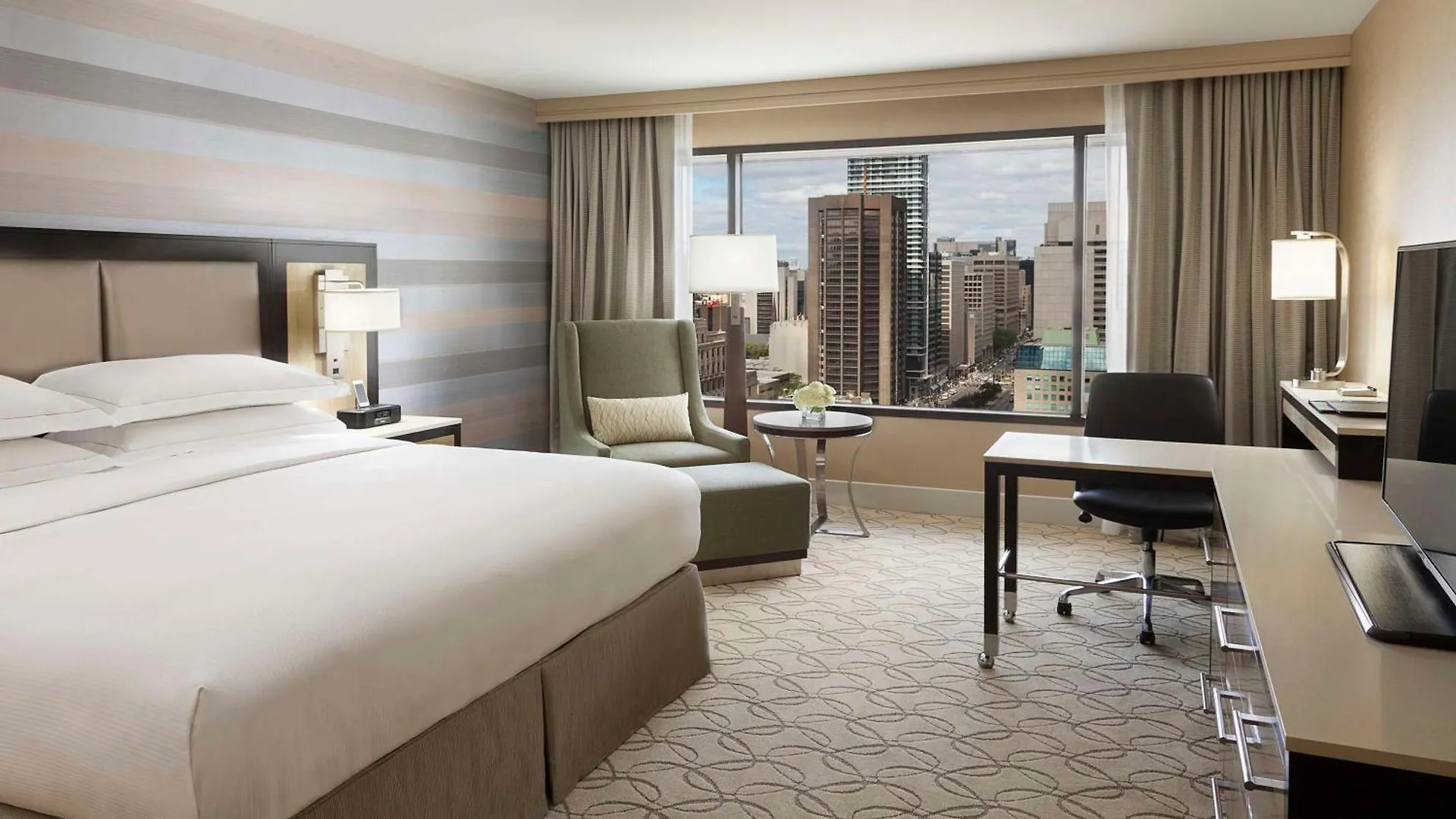 Hilton Toronto Hotel