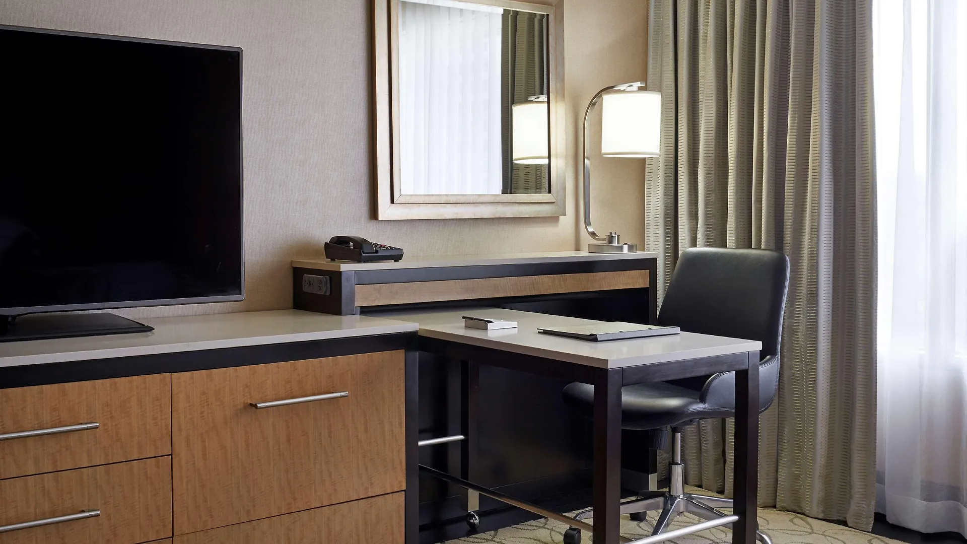 Hilton Toronto Otel