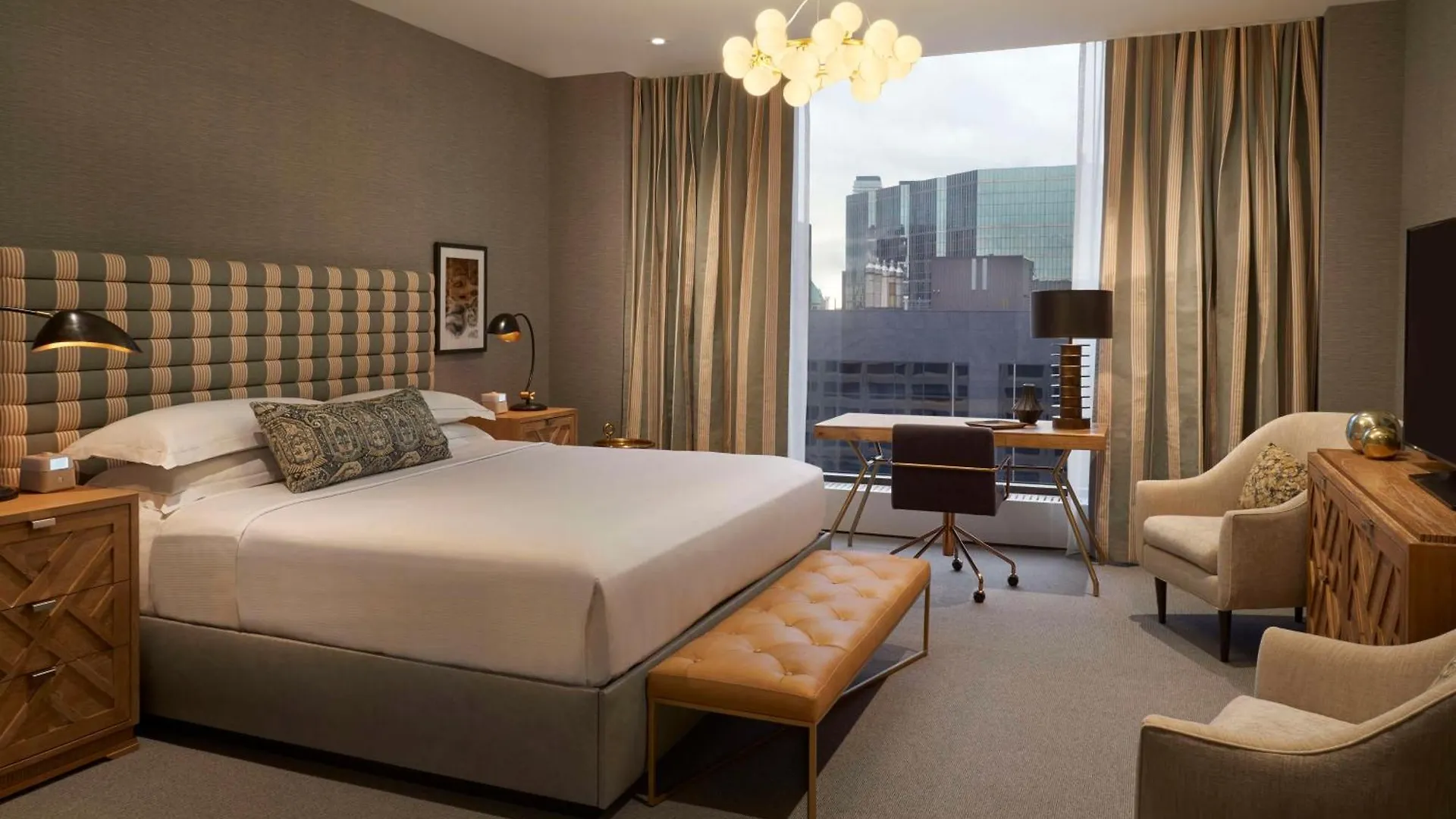 Hilton Toronto Otel 4*,